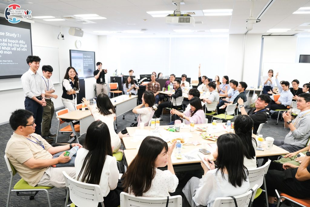 Không khí trao đổi tại hội trường