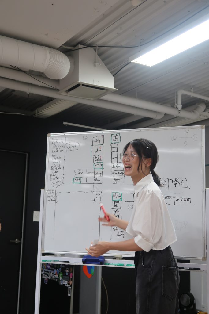 Các bạn thành viên cùng tham gia các hoạt động team building